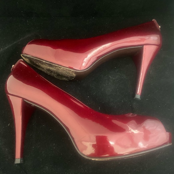 Stuart Weitzman Dark Red Patent Leather Heels (8N) - Picture 7 of 8